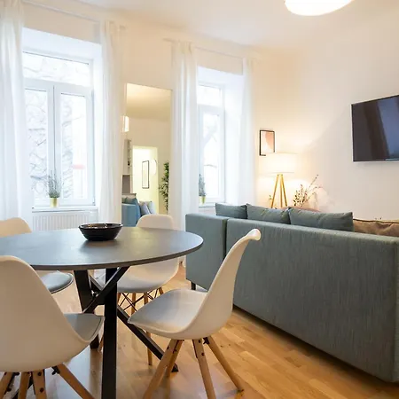 Supreme City Center Apartment
