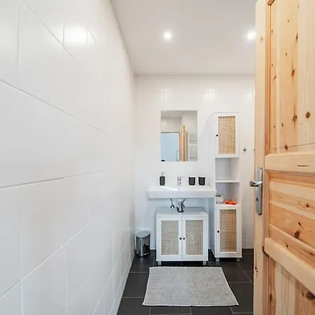117 M² Near Nussdorferstrasse *