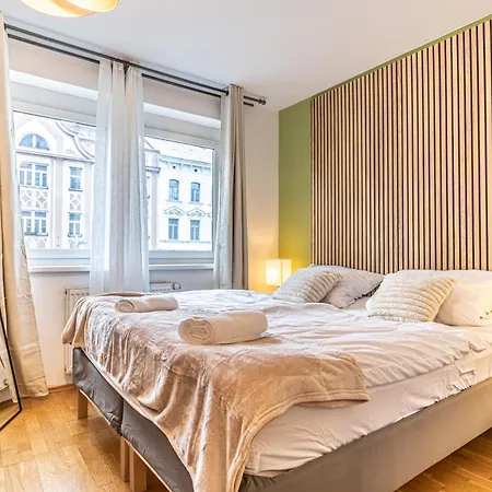 Charming 1br, Steps From Reumannplatz U1