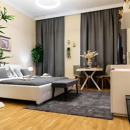 Apartment Golden Living In *