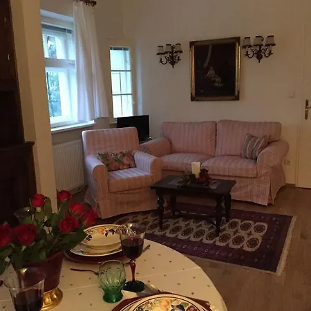 Exquisites Gartenapartment In Eleganter Jugendstilvilla