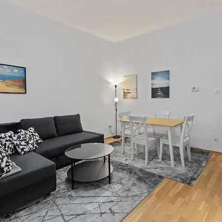 Апартаменты Modern Close To Center - 2br
