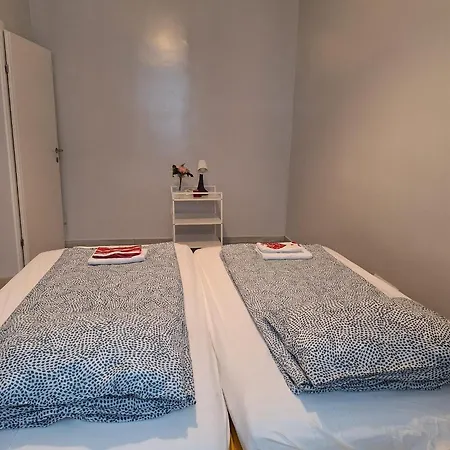 Betariel'com Donau Zentrum Apartment *