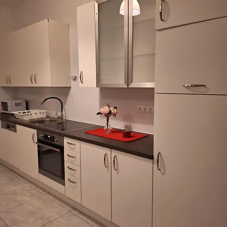 Betariel'com Donau Zentrum Apartment *