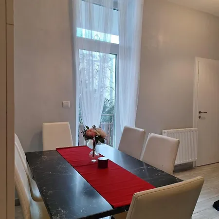 Betariel'com Donau Zentrum Apartment *