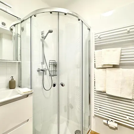 Apartment Newly Renovated At Yppenplatz Vienna