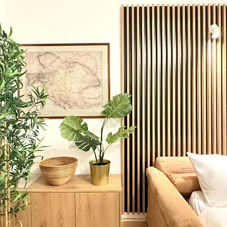 Newly Renovated At Yppenplatz Apartment *