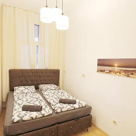 Comfortable Near Schonbrunn Palace Homestay Vienna