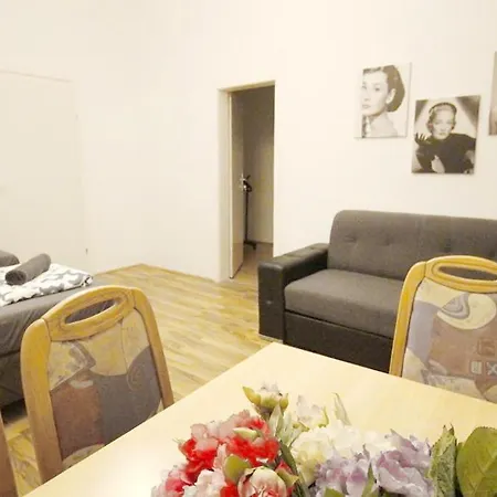 Comfortable Near Schonbrunn Palace * Vienna