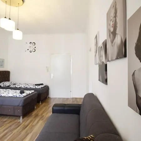 Homestay Comfortable Near Schonbrunn Palace