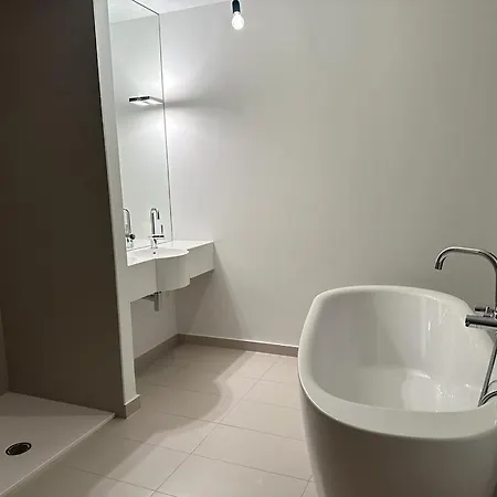 115m2 Luxury Flat - 3 Balconies - Free Parking