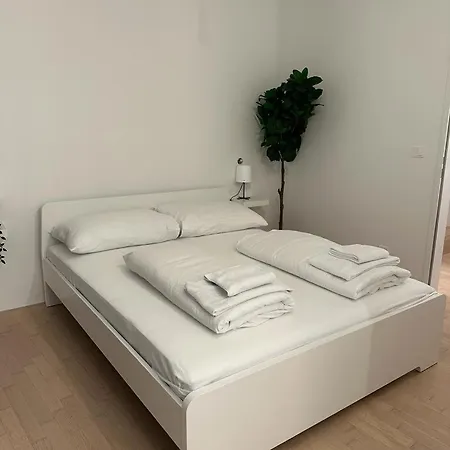 Apartment 115m2 Luxury Flat - 3 Balconies - Free Parking Vienna