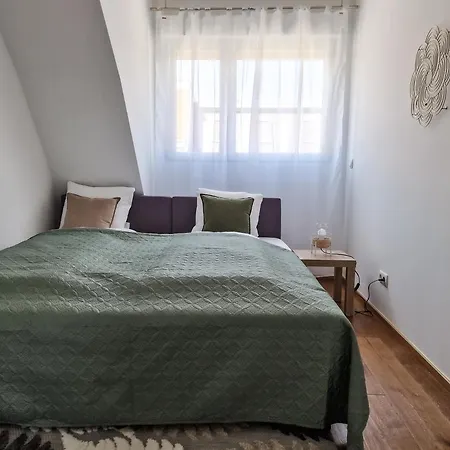Newly Renovated 3 Bedroom With Ac And Bath Tub Apartment Vienna