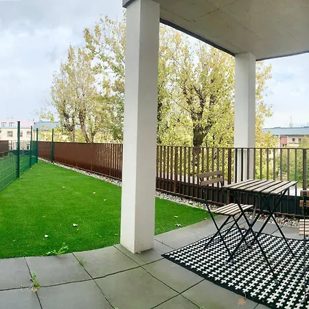 Apartment Mit Terrasse + Parkplatz *