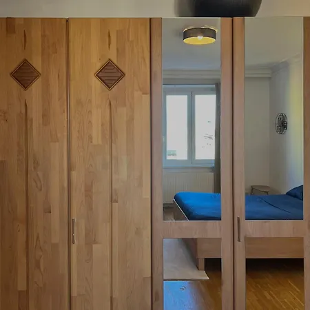 , Near U1 Metro , Big And Cozy Apartment
