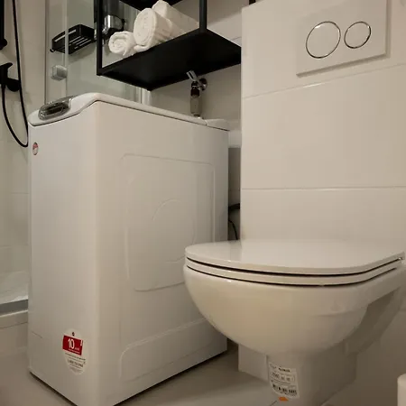 Stylish Modern In Location Apartment