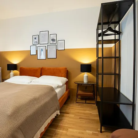 Stylish Modern In Location Apartment *