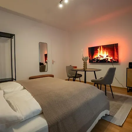 Stylish Modern In Location Apartment *