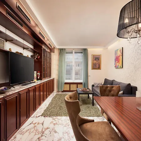Prestige Luxury Haven W Free Parking And Sauna Appartement *