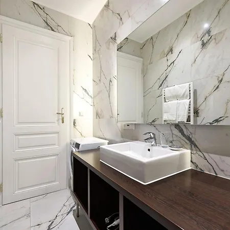 Garnisongasse - Luxurious Close To The Centre Apartment Vienna