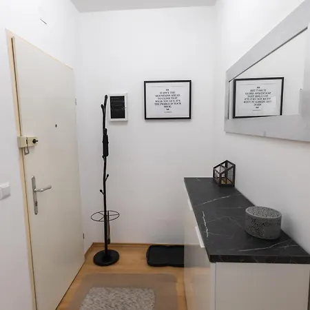 Palais Petrus Apartament *