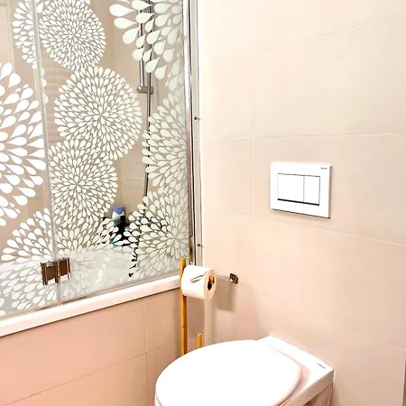 The Barts Apartments - Self Check-In Apartment *