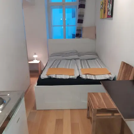 Dahlia Apartment *