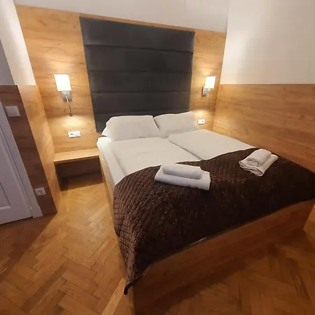 Premium * Vienna