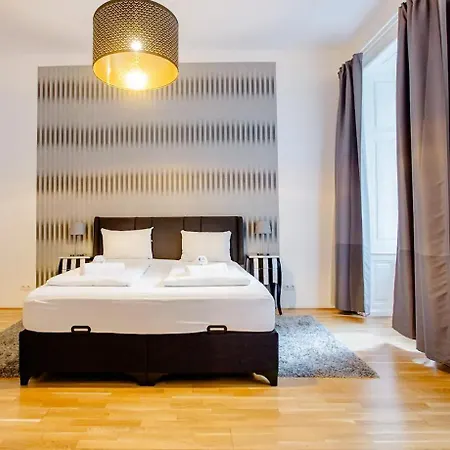 Exclusive Center Apartment