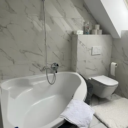 B-apartment 12 *