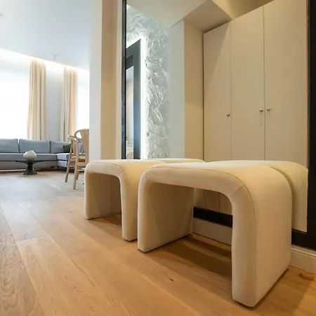 Brand-new 2-room With A King Size Bed Apartment *