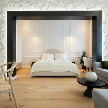Brand-new 2-room With A King Size Bed