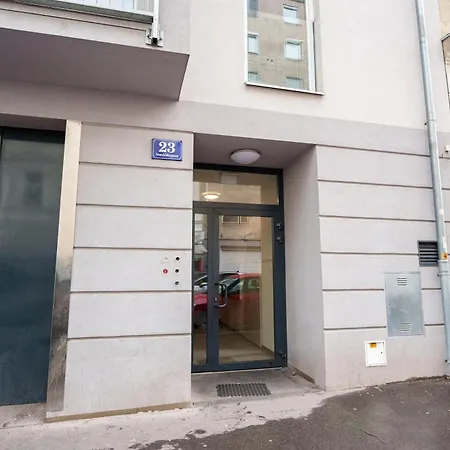 Living - Senefeldergasse * Wien