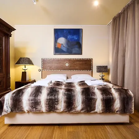 Art Sievering Apartment