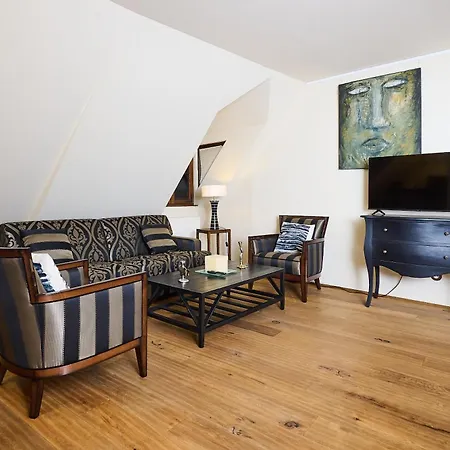 Art Sievering Apartment