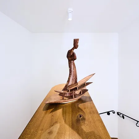 Art Sievering Apartment