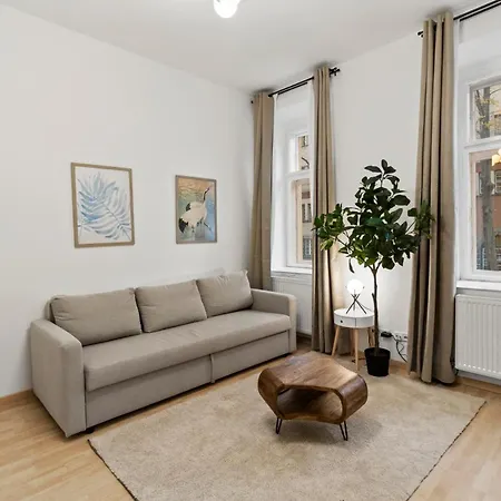 Designer Near Schoenbrunn * Vienna