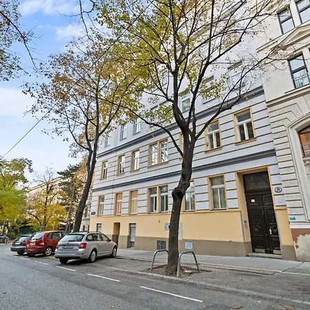 Designer Near Schoenbrunn Apartment