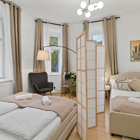 Designer Near Schoenbrunn Apartment *