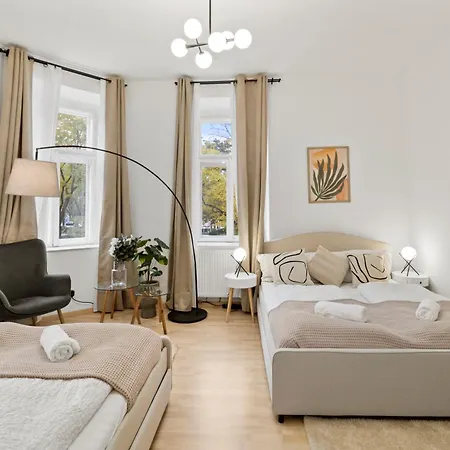 Apartment Designer Near Schoenbrunn