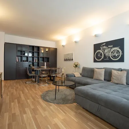 Charming With Balcony, Close To Stephansdom Cathedral