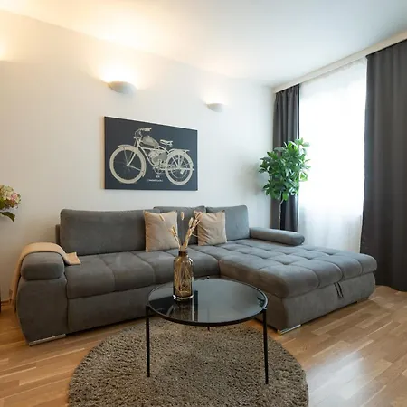 Charming With Balcony, Close To Stephansdom Cathedral * Viena