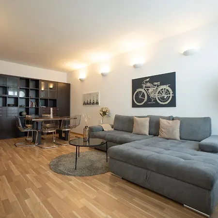 Charming With Balcony, Close To Stephansdom Cathedral