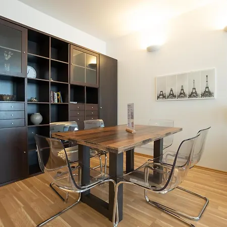 Charming With Balcony, Close To Stephansdom Cathedral Viena