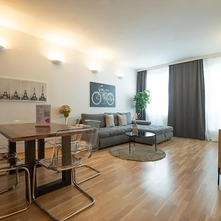 Charming With Balcony, Close To Stephansdom Cathedral * Viena
