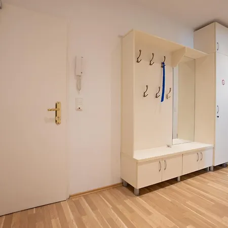 Charming With Balcony, Close To Stephansdom Cathedral *
