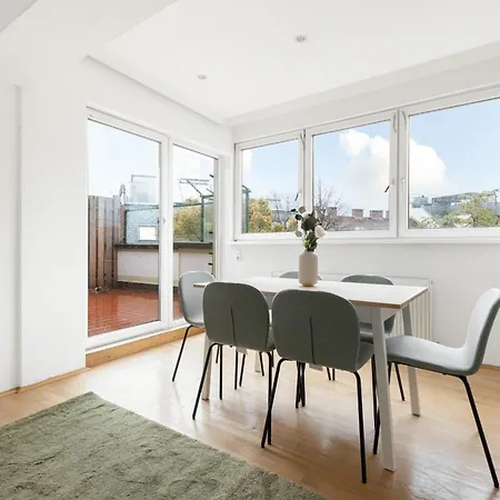 Stylisch In Vienna's 18th District Apartment