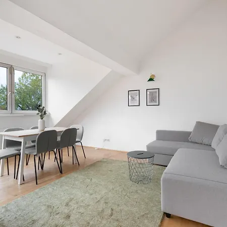 Stylisch In Vienna's 18th District Apartment Vienna