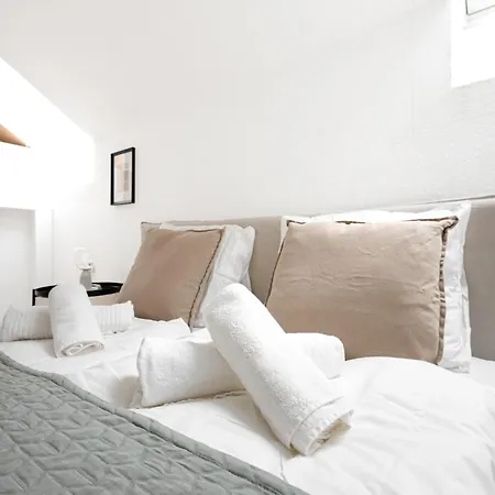 Stylisch In Vienna's 18th District Apartment