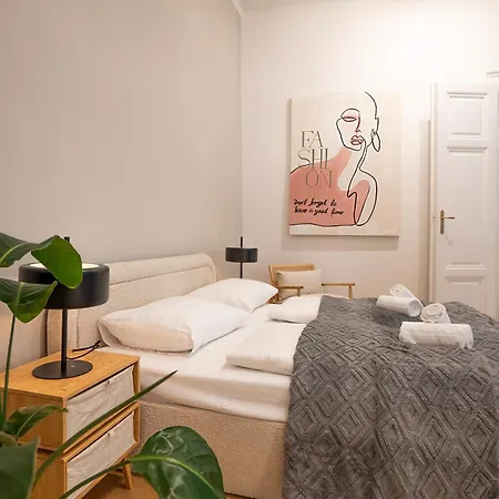 Apartment Spacious 110м2 Flat In The Center